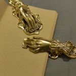 Hand-Shaped Book Clip/2