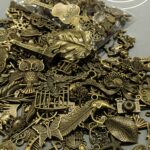 Mixed bronze accessories