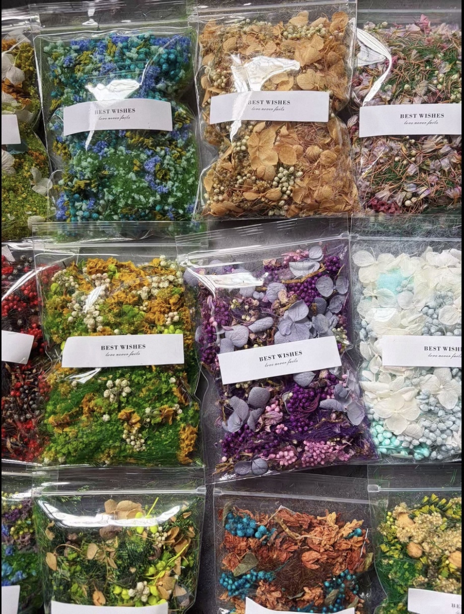 There are 14 bags of mixed herbal flowers - Image 3